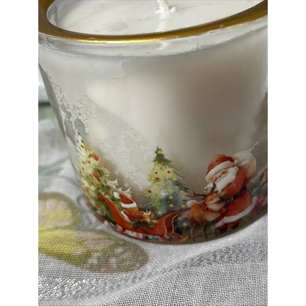 New World Market Christmas Eve Scented Candle‎ 7 Oz